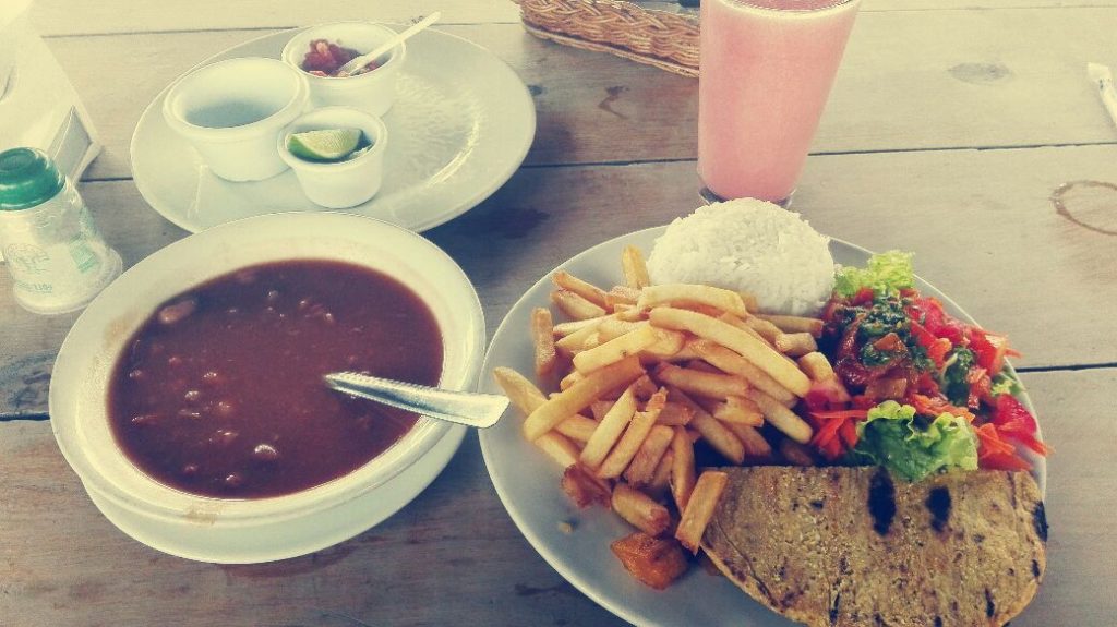 almuerzo-pranzo-tipico-colombiano