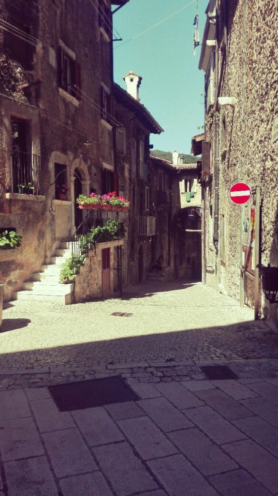 scanno-paese-del-lago-borgo-medievale.jpg