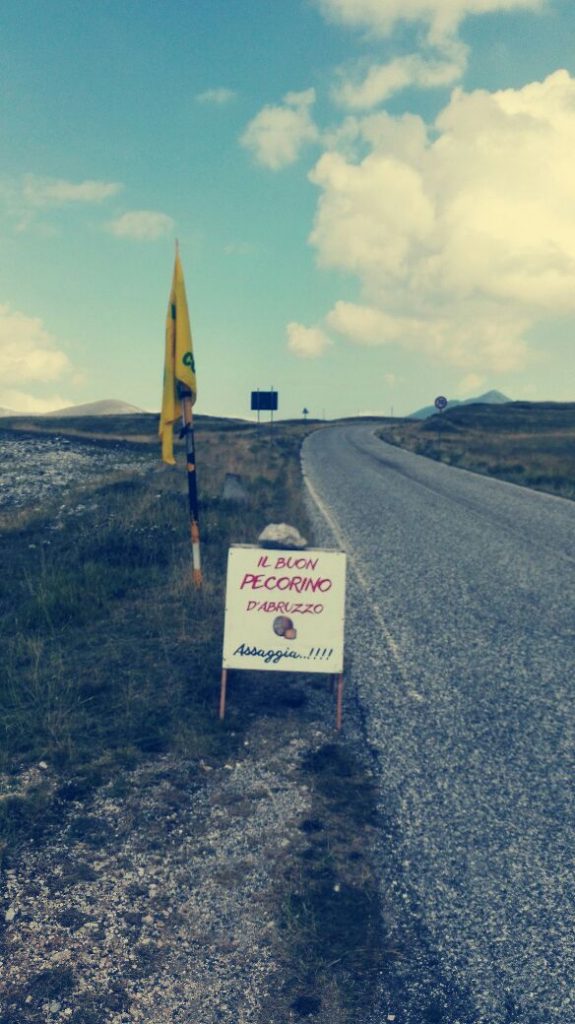 vendita-pecorino-viaggio-in-moto-abruzzo.jpg