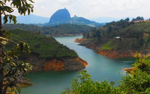 guatape pedra del peñol