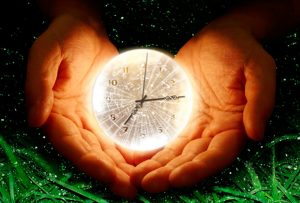 orologio tra due mani